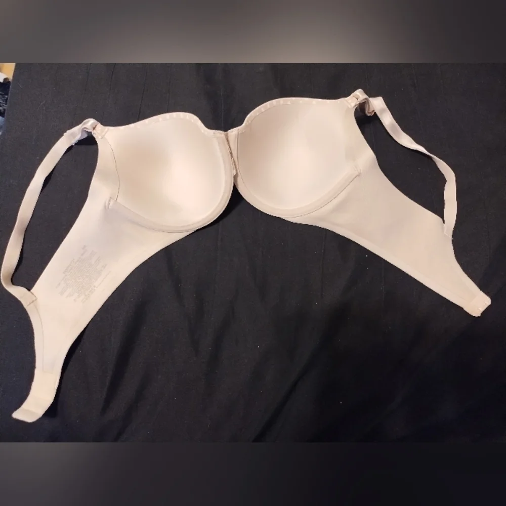 Warners Wired 2 Prong Bra Size 34B Cream and White Polkadot Gently Used